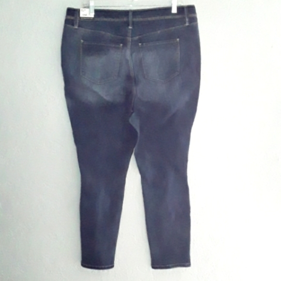 ONE Eight Jeans - Picture 4 of 7